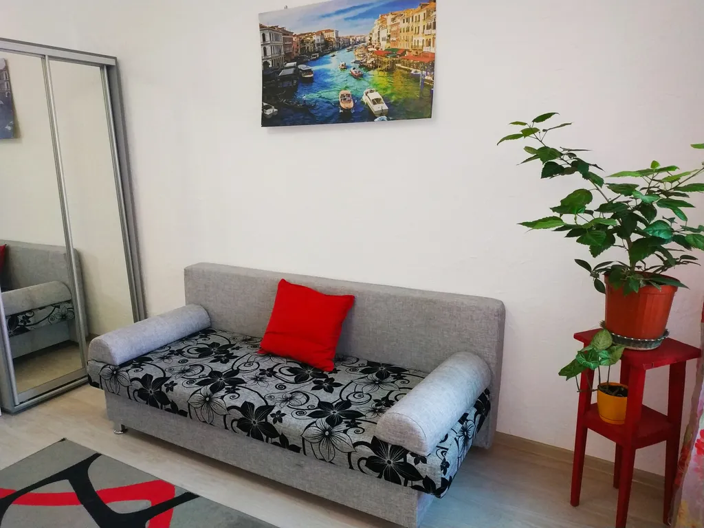 Двухкомнатный дом со своим двориком