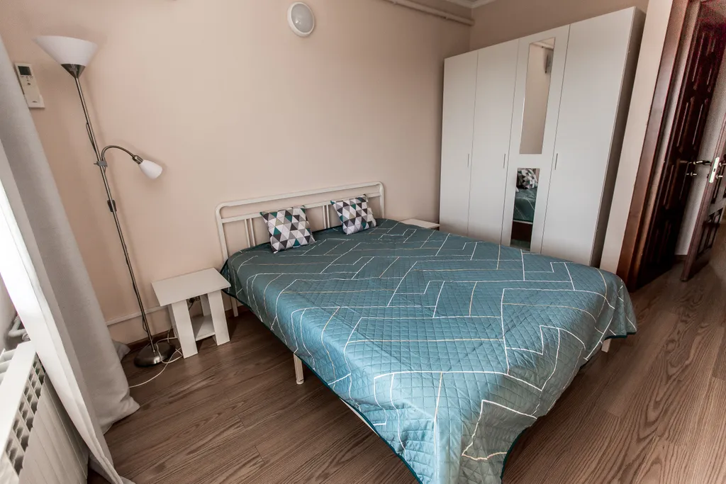 Трёхэтажный таунхаус в живописном месте с большим садом