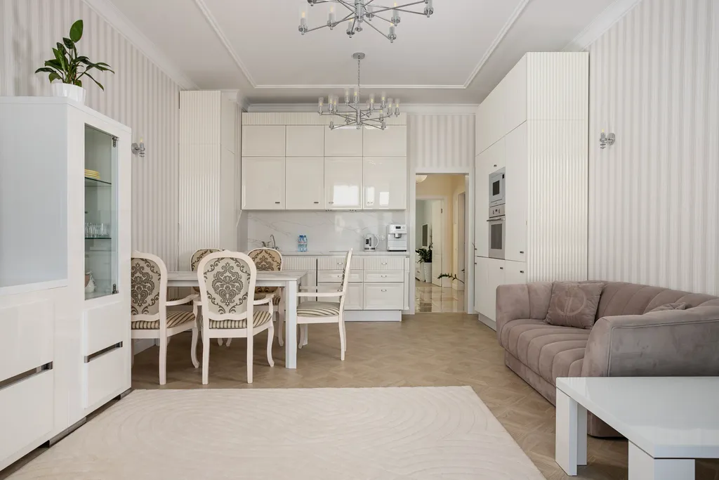 Квартира в вип корпусе, с видом на бассейн и море в ЖК Лазурный берег 2