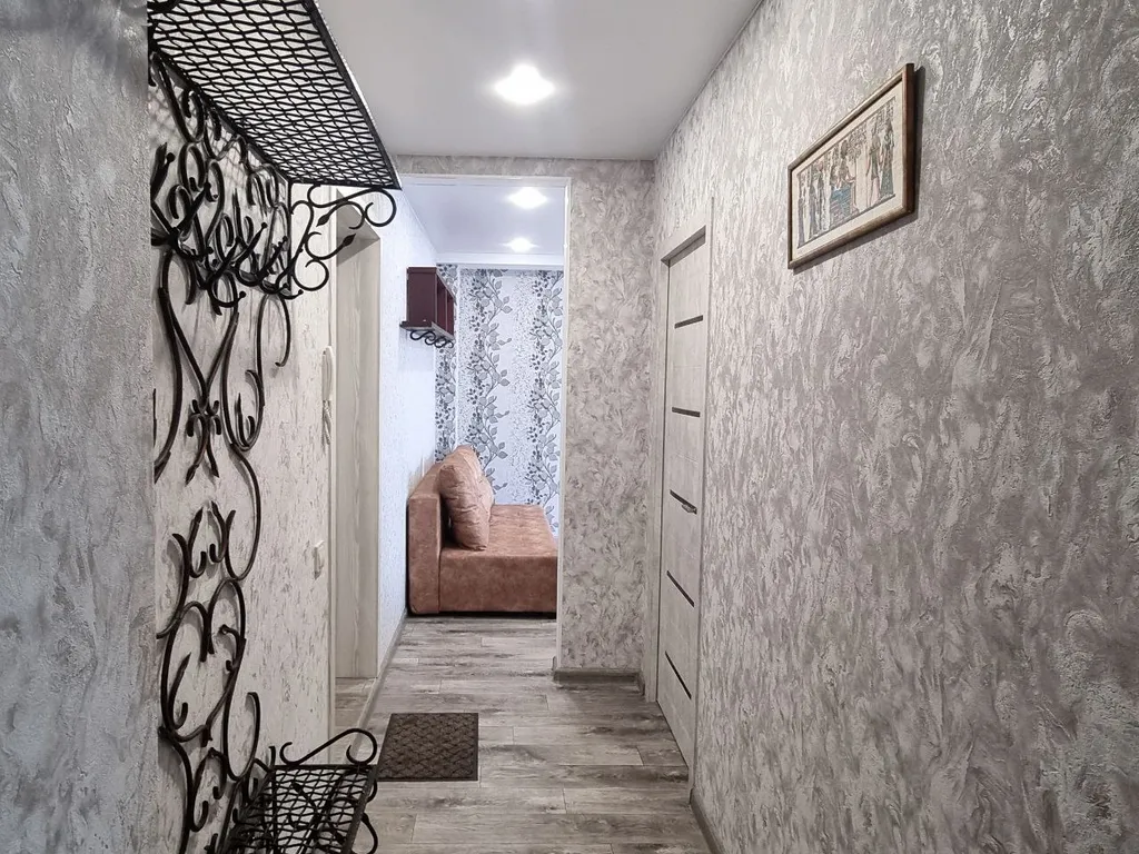 Трехкомнатная квартира вблизи Сквера Энтузиастов