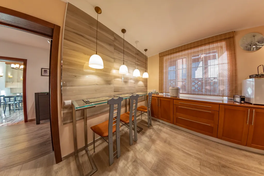 Вилла дзен с ванной спа и террасой с видом на сад