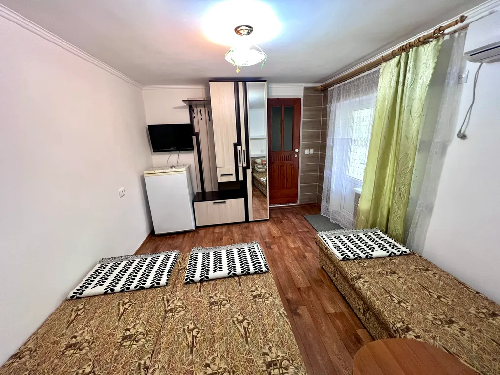 Квартира Квартира Трехместный номер на первом этаже — Феодосия