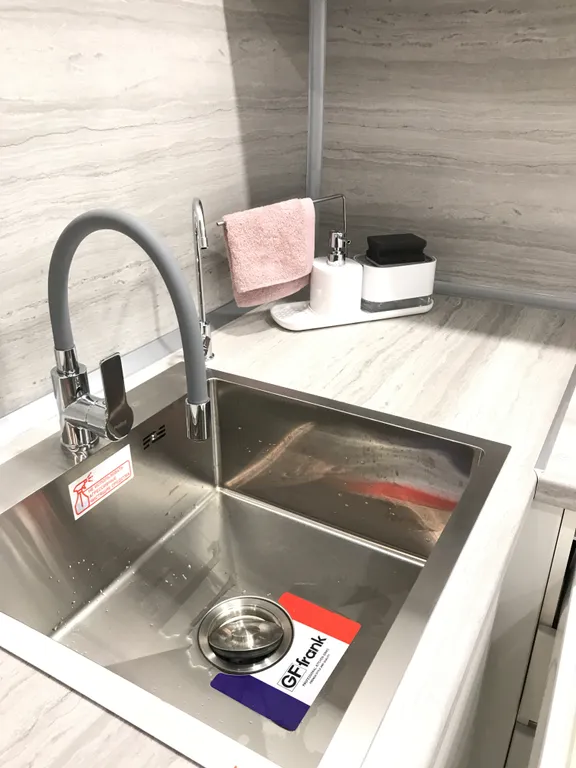 Современная шикарная с новым дизайнерским ремонтом квартира