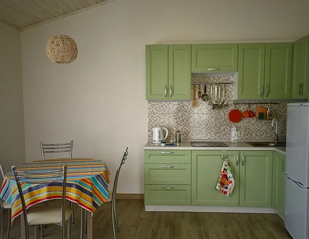 Уютный дом с видом на озеро с камином. Собственный закрытый пляж