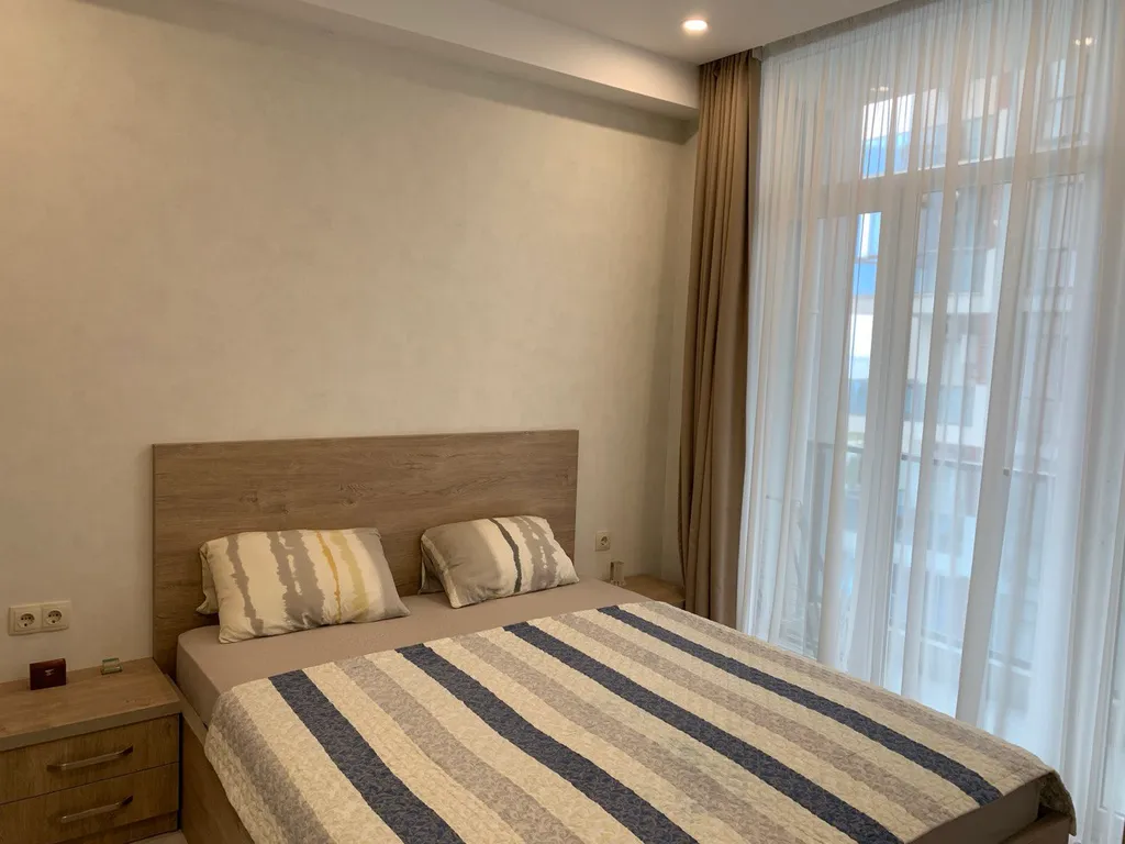 Первая линия, трёхкомнатная квартира в Батуми