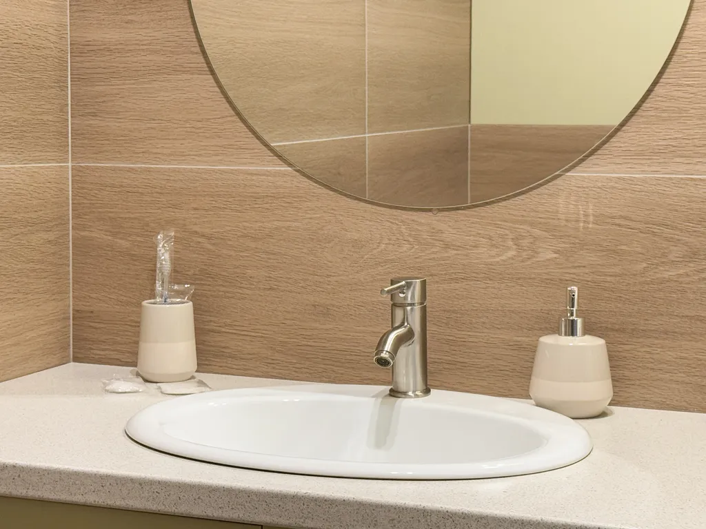 Студия в центре с балконом и стильным дизайном