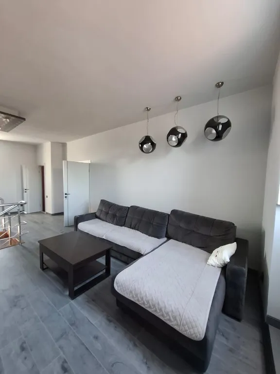 Коттедж под мероприятия с бассейном и баней