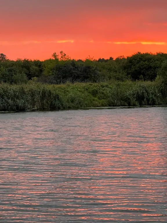 Коттедж Дом на берегу реки с чаном фурако и баней, с собственным прудом — Казань