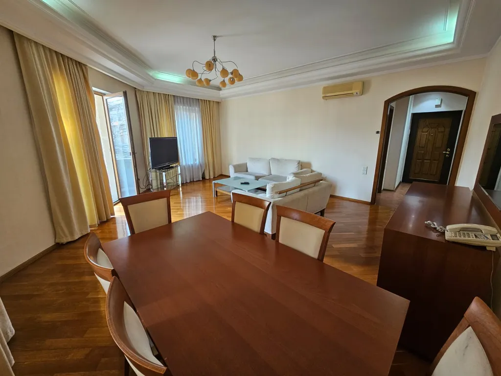 Квартира около кинотеатра Низами