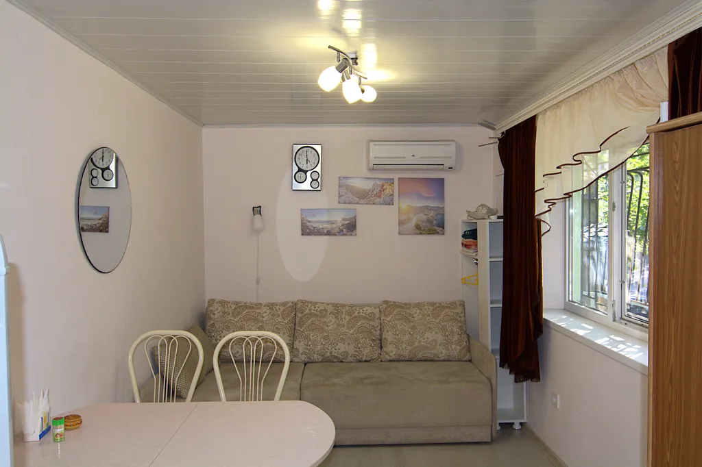 Коттедж Часть дома в парковой зоне города — Ялта