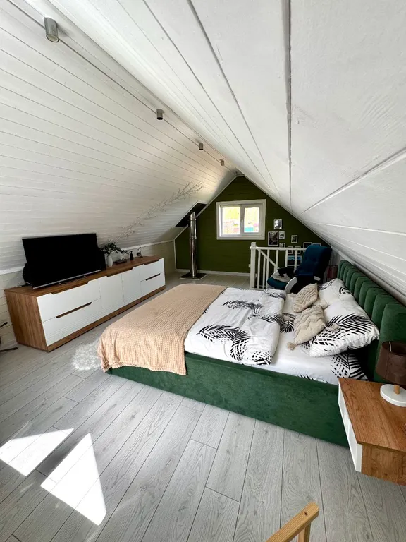 Дом-баня с большой верандой и массажной кроватью