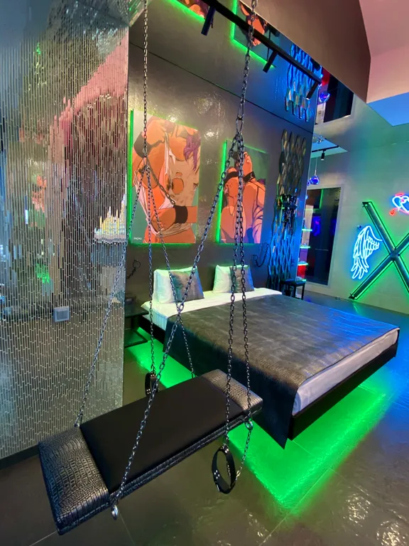 Панорамная квартира с джакузи и камином