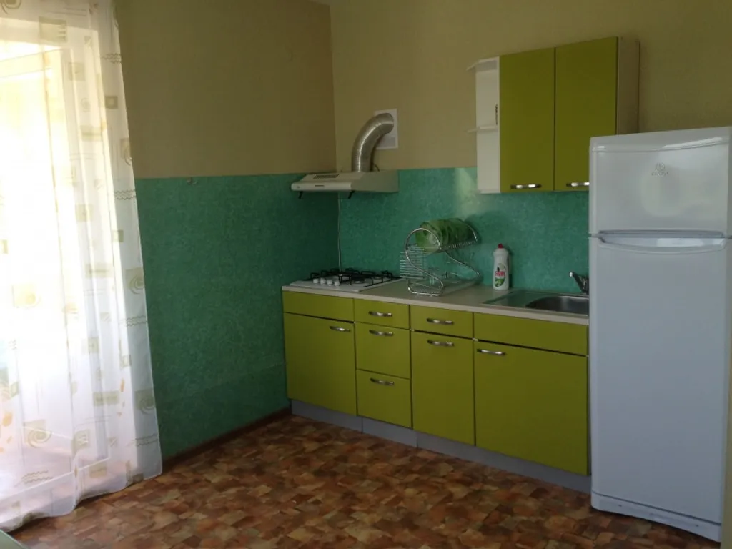 Большой дом в Евпатории со своим двором