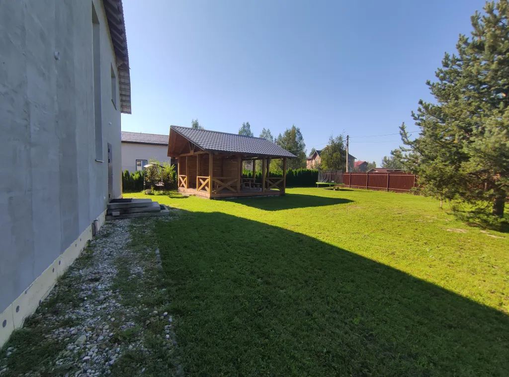 Большой дом с большим залом и с баней