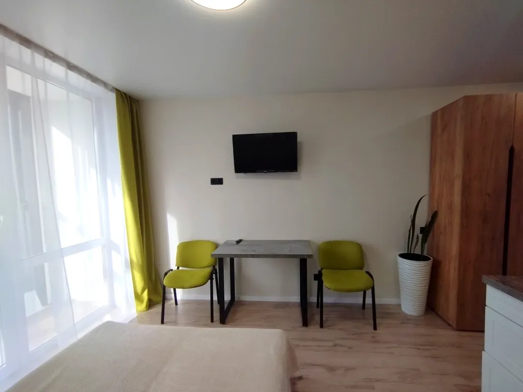 Студия с философским видом на жизнь