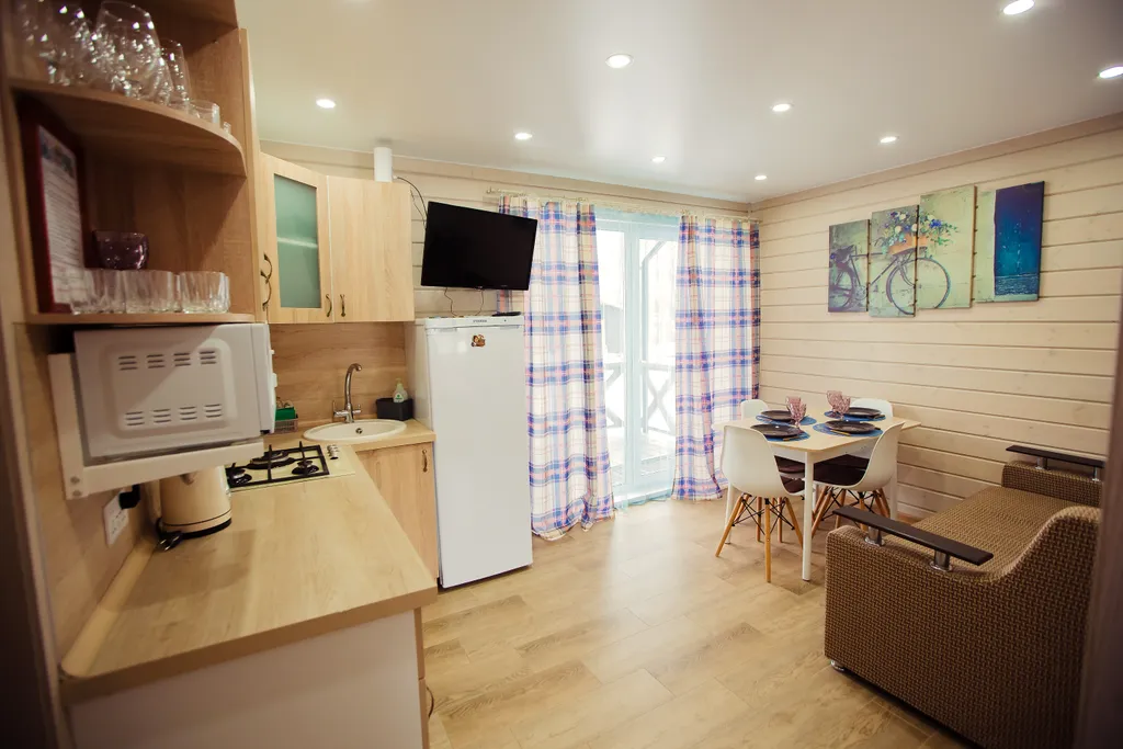 Уютный коттедж в деревенском стиле на берегу озера