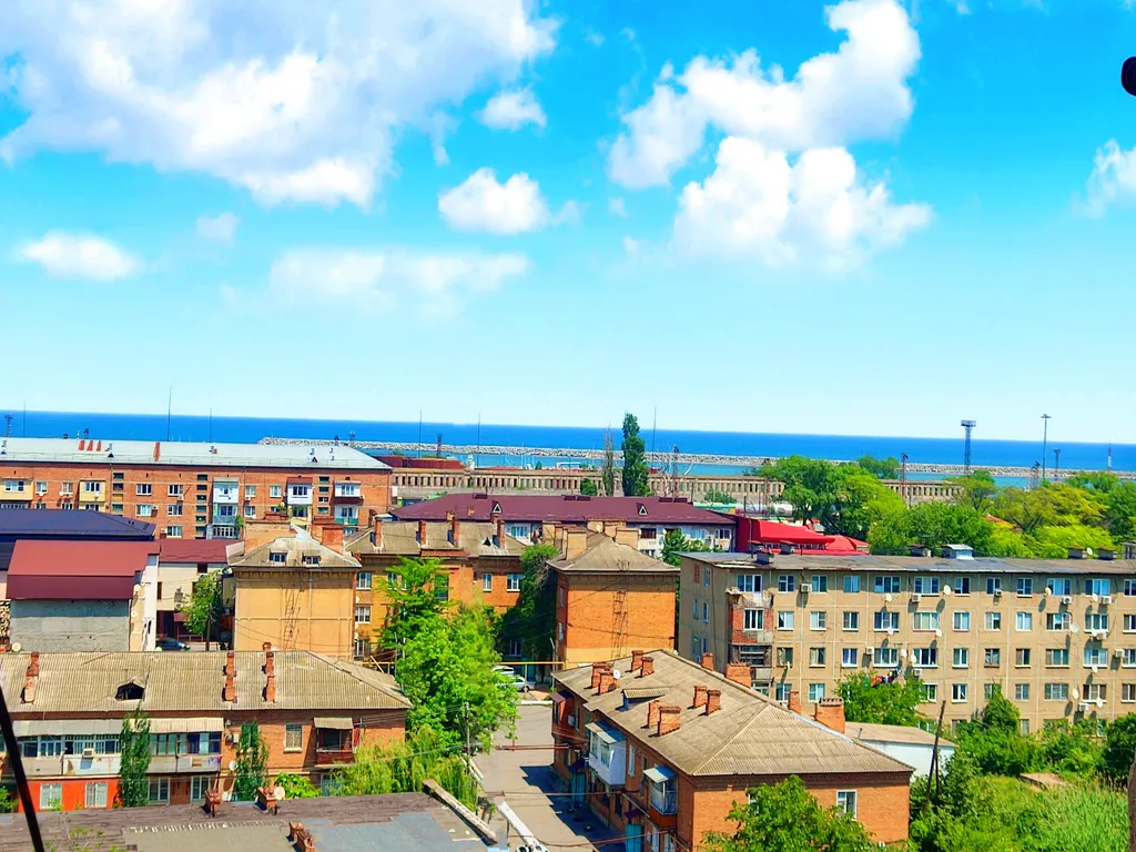 Уютная квартира рядом с морем,и шикарным видом на горы.