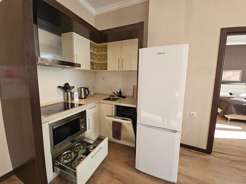 Апартаменты комфорт, две спальни, с видом реку и горы