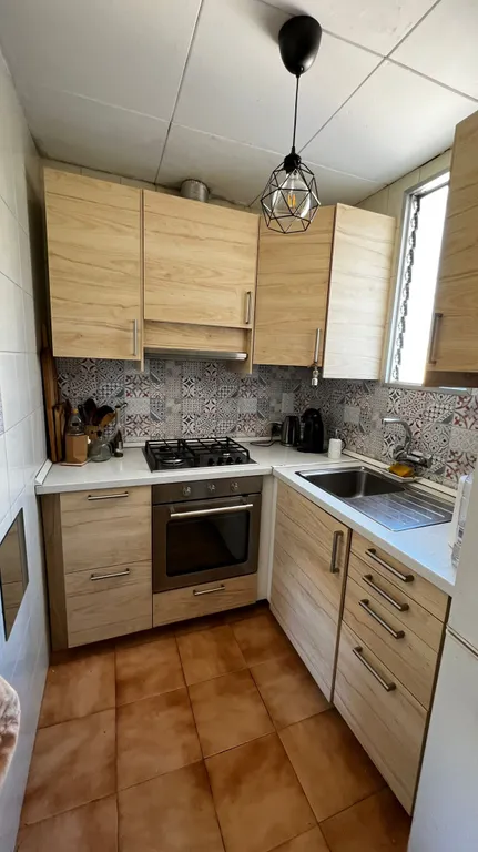 Комната в просторной квартире рядом с парком Монтжуик