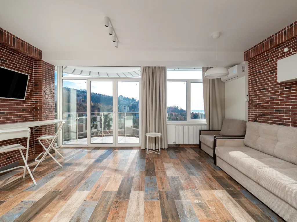 Квартира в Сочи с балконом, ровное место, вид на море, центр Хосты