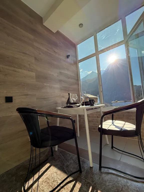 Квартира с шикарным видом на горы в центре Красной поляны