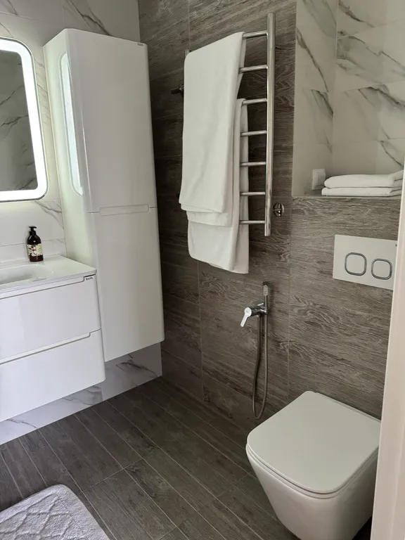 Трёшка с дизайнерским ремонтом в ЖК Гвардейский 2