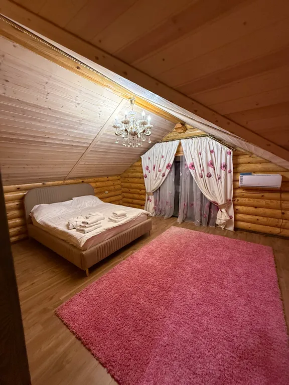 Двухэтажный дом из сруба а Теберде с баней с видом на горы и реку