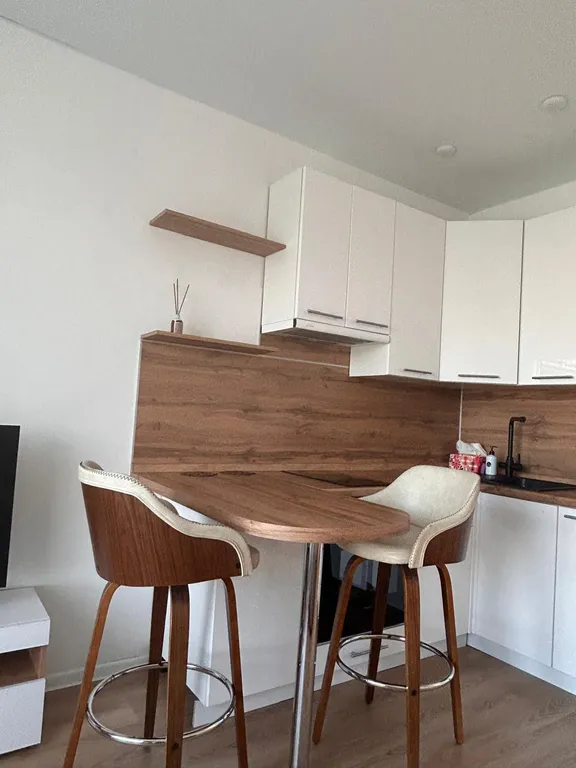 Студия с видом на лес