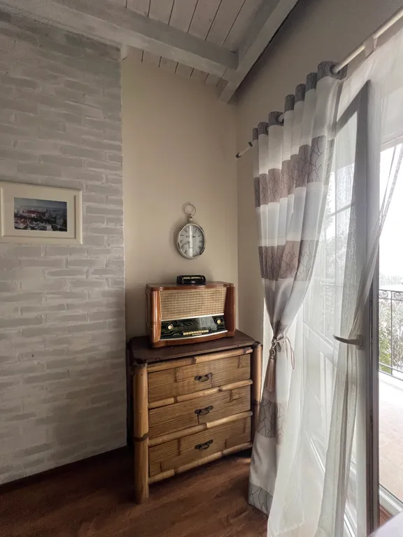 Коттедж с отдельным входом и видом на сад