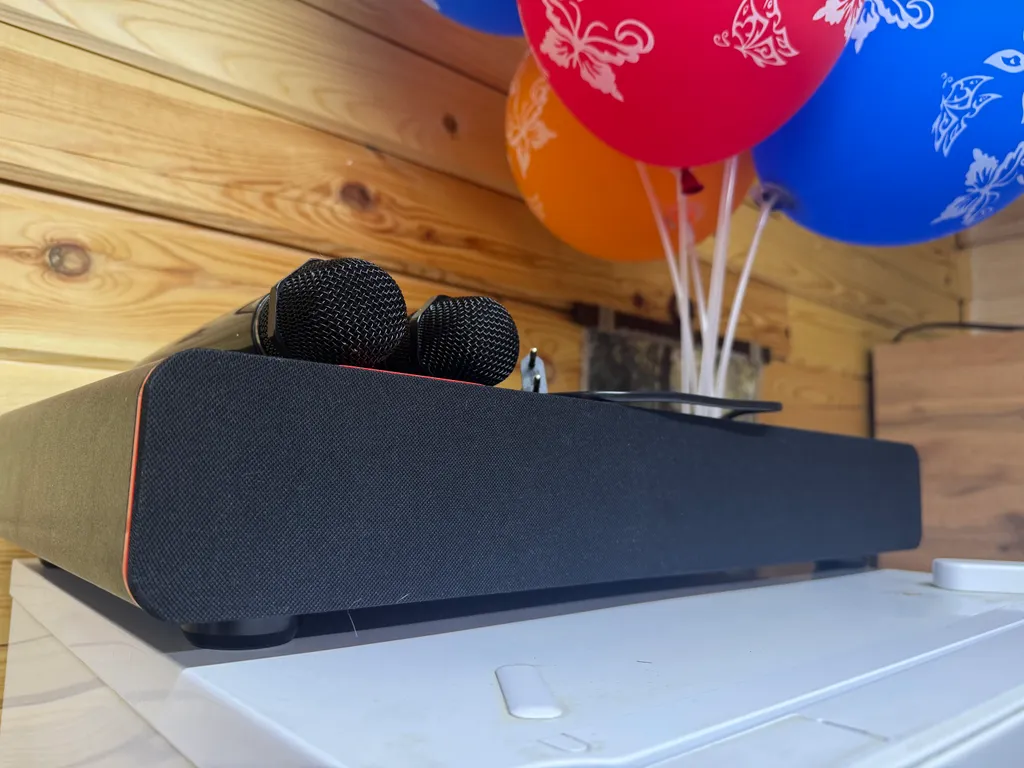 Уютный двухэтажный дом в окружении природы