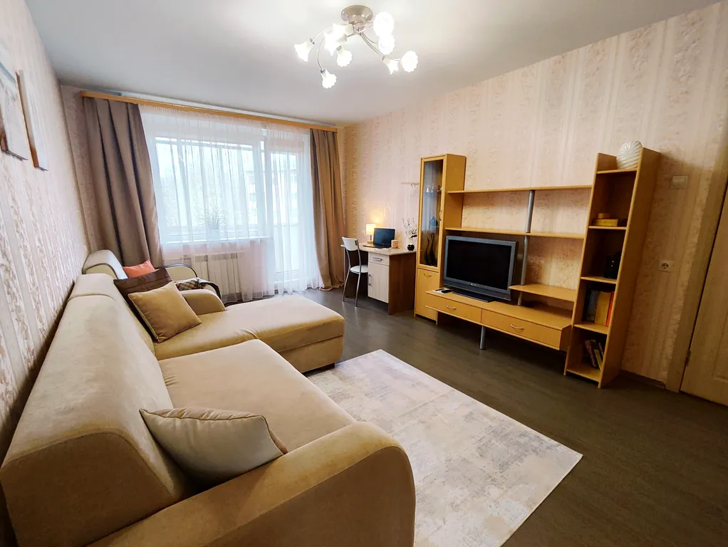 Большая 2-комнатная квартира с большой кухней, рядом озеро