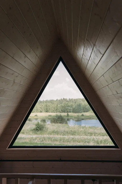 Видовой а-фрейм на берегу реки Нерль