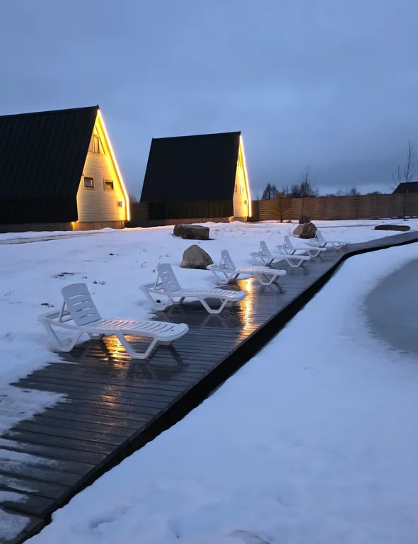 Дом на берегу реки