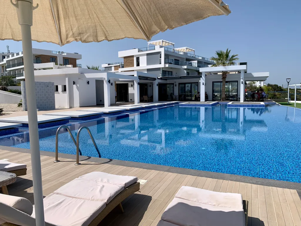 Апартаменты в современном комплексе рядом с морем