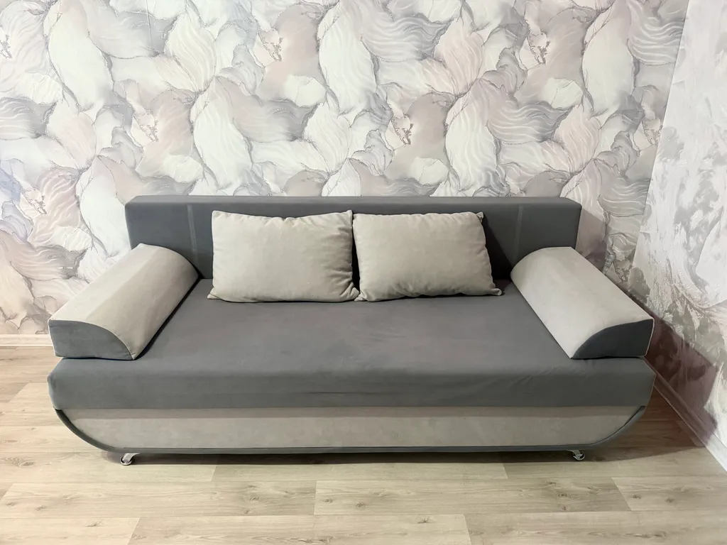 Большая квартира на набережной