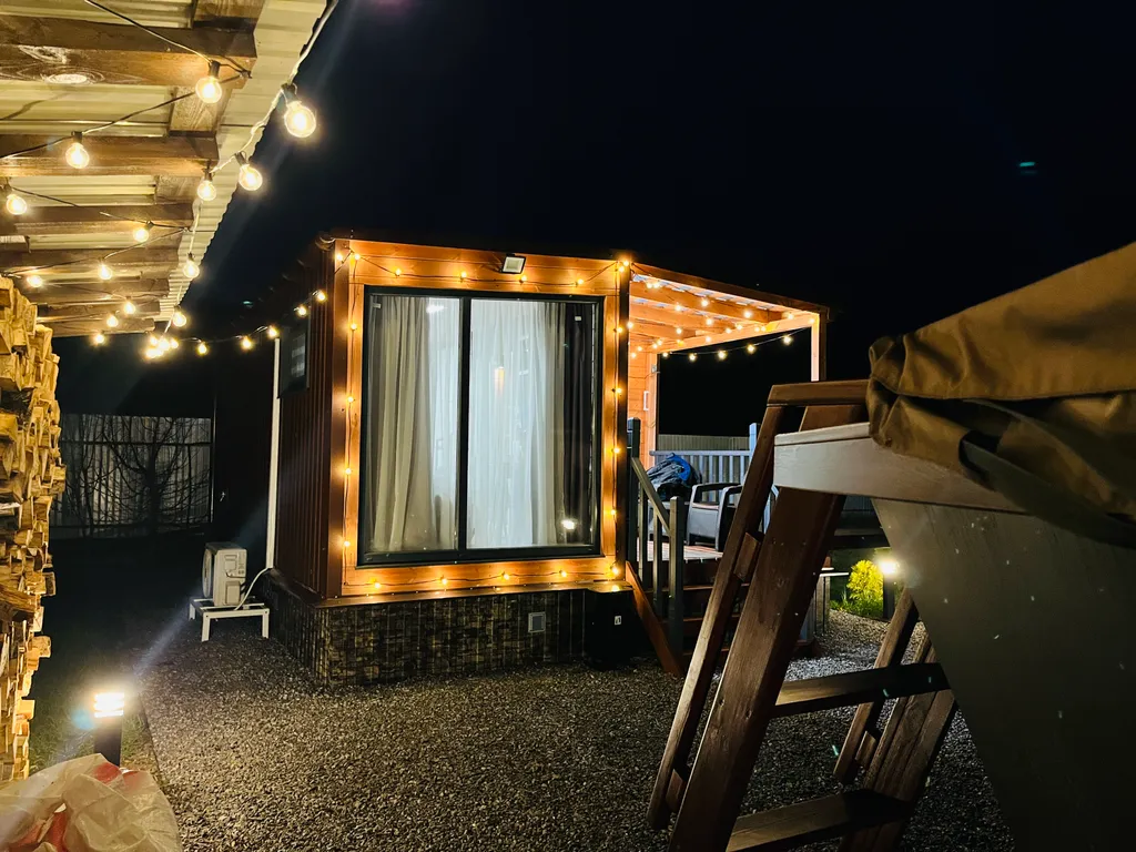 Уютный домик в тихом месте у реки