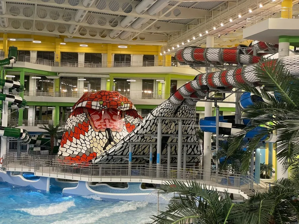 Бежевая студия рядом с аквапарком