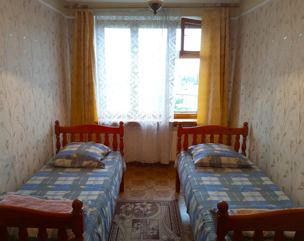 Квартира с мангальной зоной, гаражом и личным местом отдыха во дворе