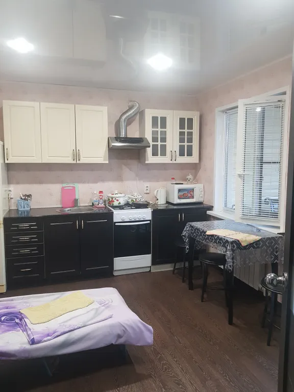 Уютный гостевой домик во дворе частной усадьбы