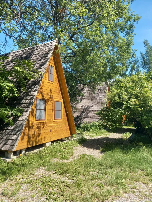 Домики у реки в тихом, уединённом месте, по дороге на Архыз