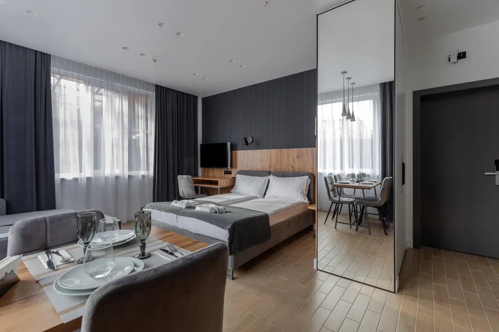 Номер с дизайнерским ремонтом и кухонной зоной