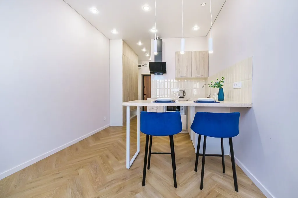 Дизайнерская светлая студия для 3 человек