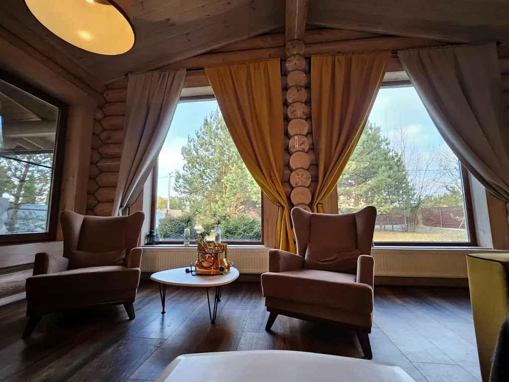 Дом рядом с лесом