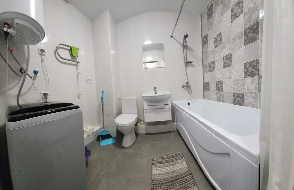 Евротрешка с терассой и выходом на бассеин