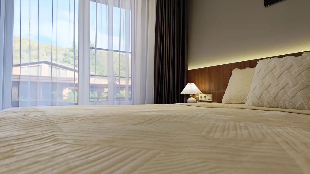 Просторная студия в центрое+бассейн и сауна