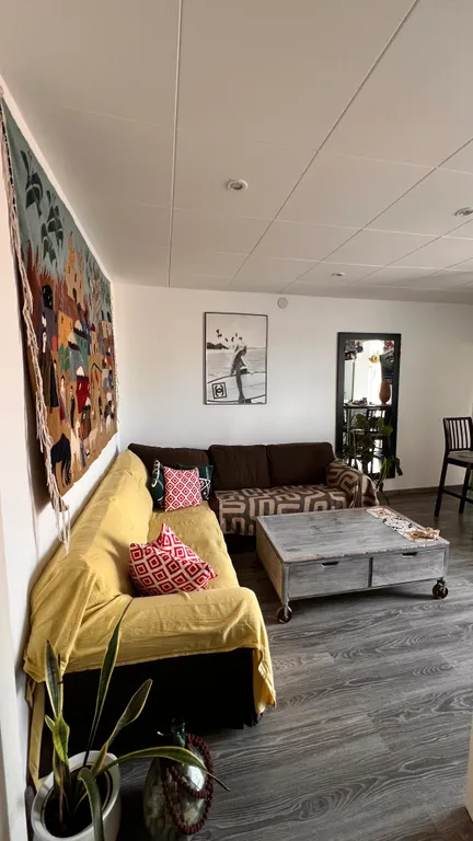 Комната в просторной квартире рядом с парком Монтжуик