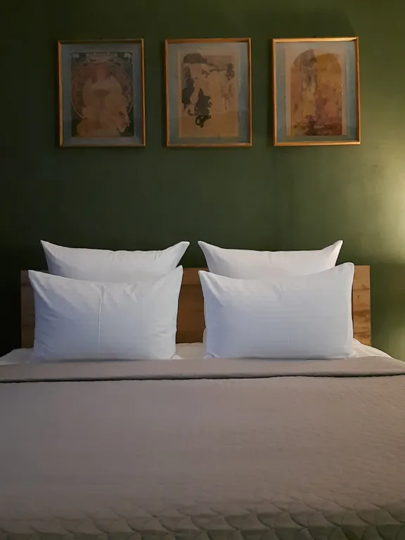 Рыжий Кот Дружный (просторная 2-ка с изолированной спальней)