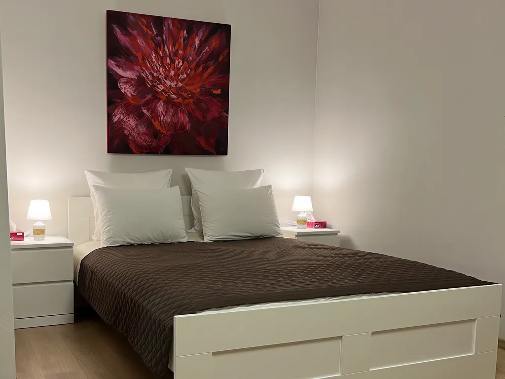 Стильная светлая квартира у Комаровского рынка — аренда посуточно в Минск