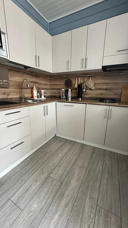 Коттедж с террасой и пирсом