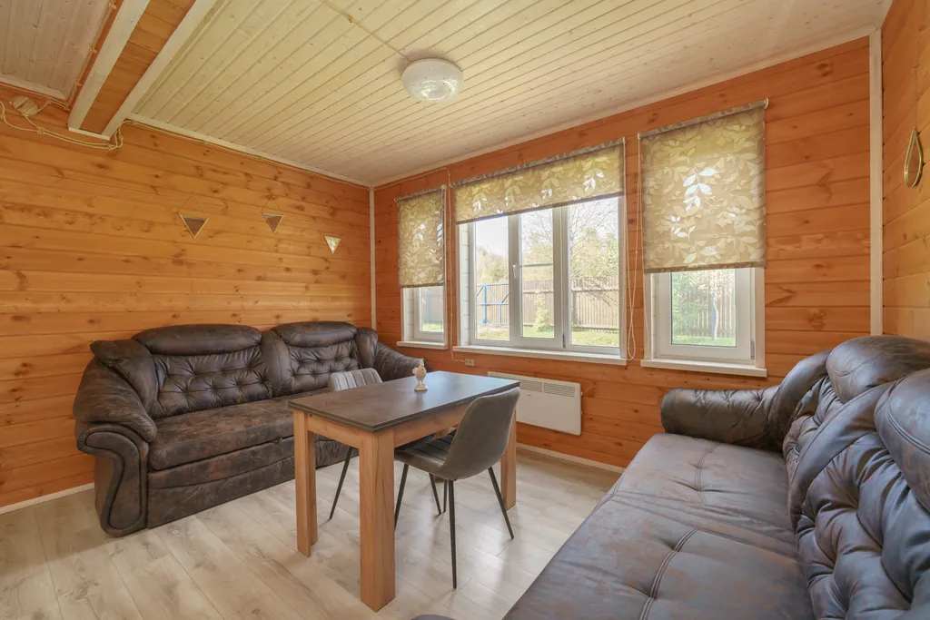 Новый коттедж для отдыха у реки с бассейном и баней